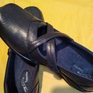 Easy Street Women's Marcie Mary Jane Flat Size 8.5